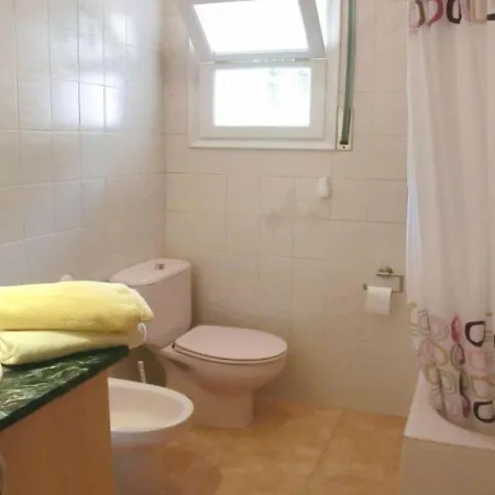 بيت للعطل In Girona 4 Bedrooms 0310