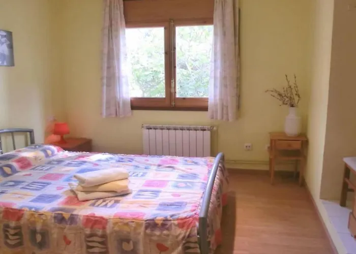 In Girona 4 Bedrooms 0310 *